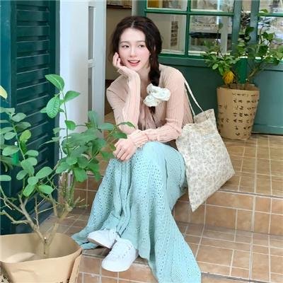 裹头巾的女人
